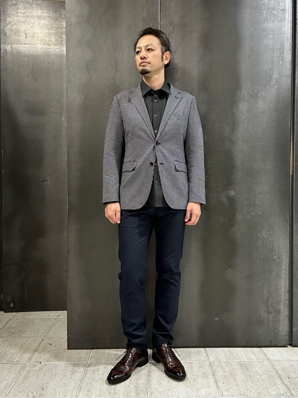 coheyさんの「TAKEO KIKUCHI｜【全7サイズ&times;8色展開！】トップマルチヘリンボン パンツ」を使ったコーディネート