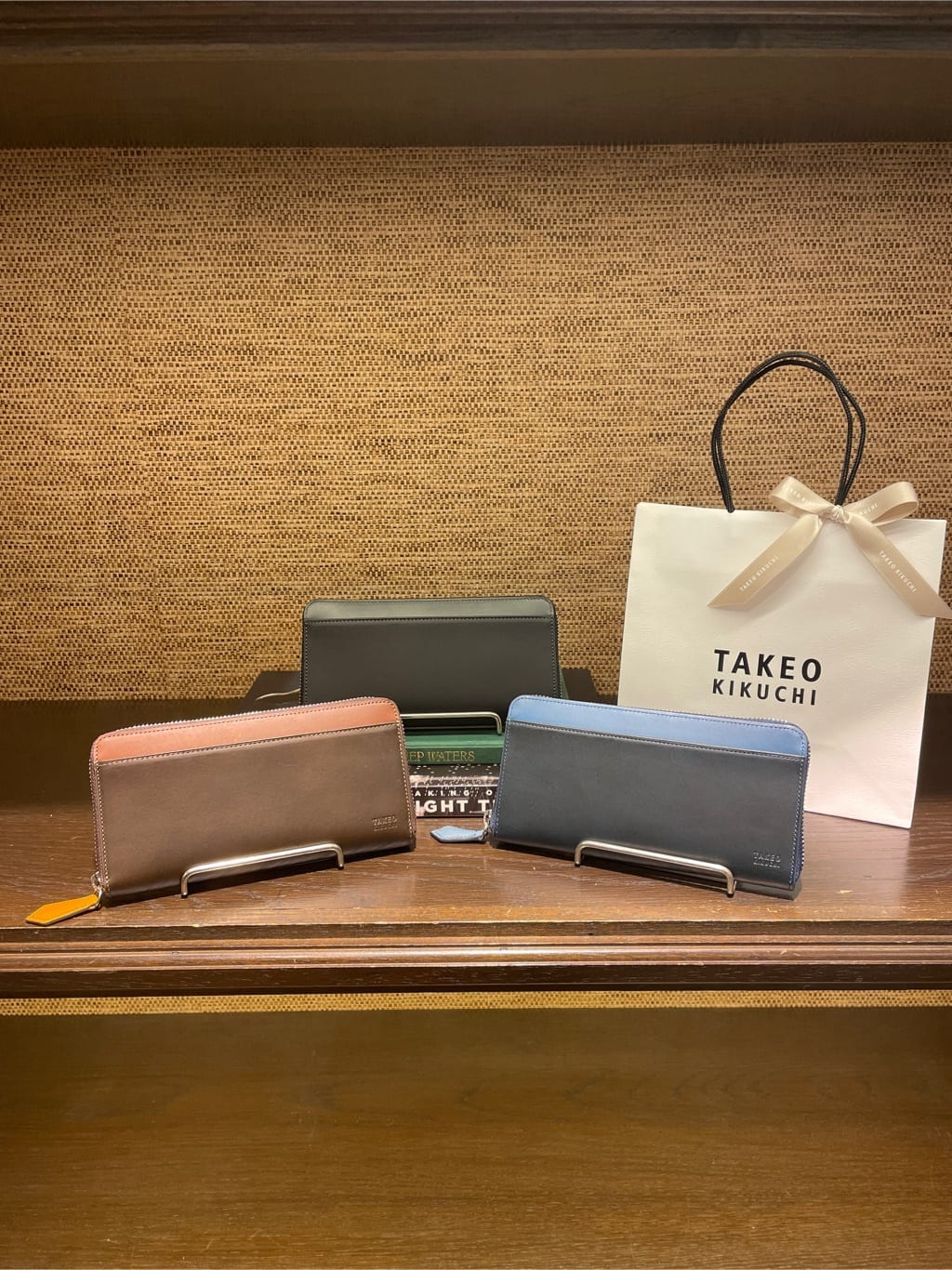 maaさんの「TAKEO KIKUCHI｜アンティーク調レザー 2つ折り長財布」を使ったコーディネート