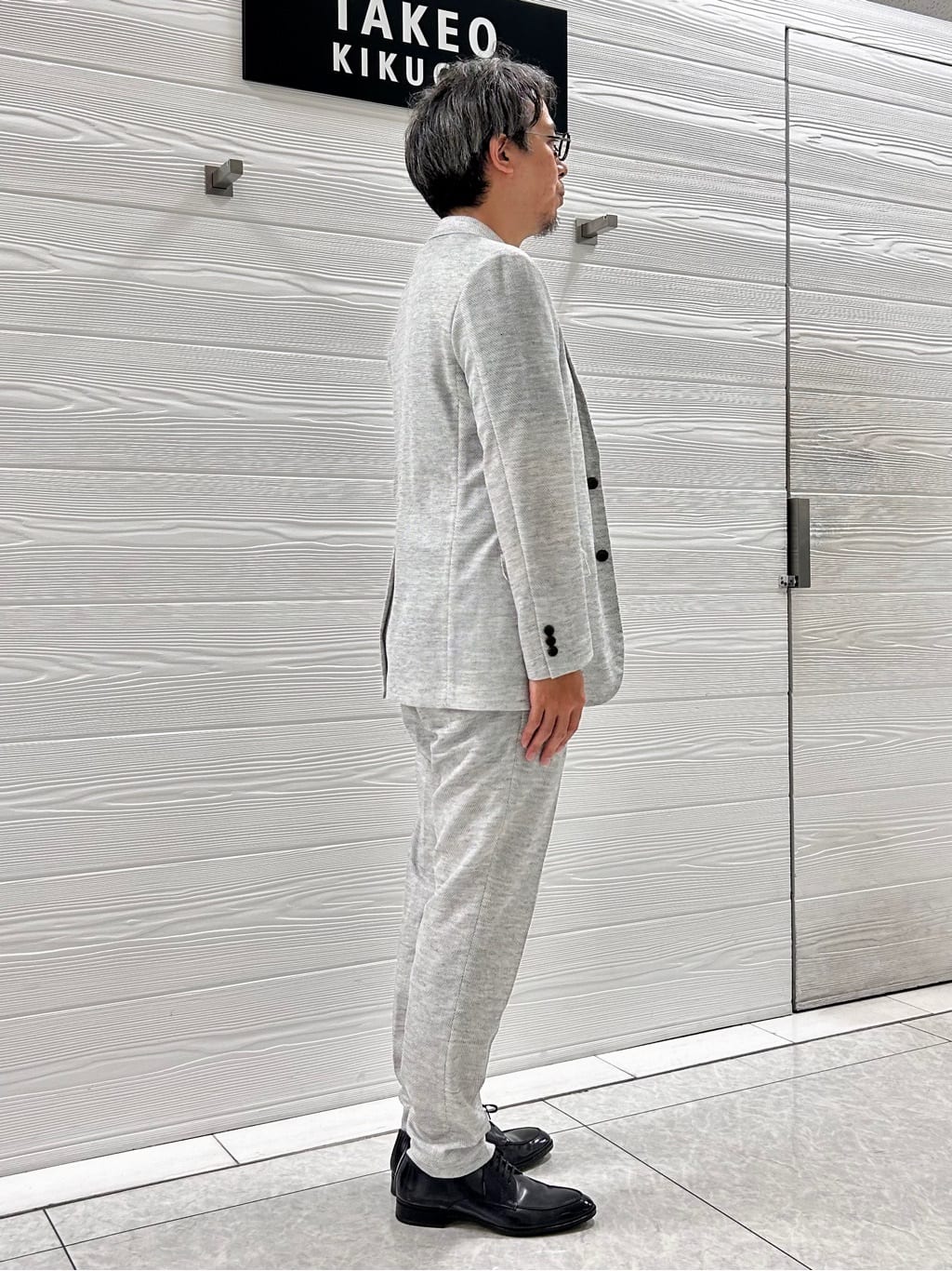 すーさんの「TAKEO KIKUCHI｜【尾州織】リネンブレンド メッシュパンツ」を使ったコーディネート