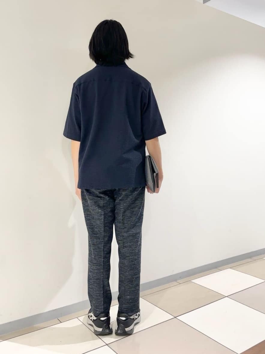 及川さんの「TAKEO KIKUCHI｜【尾州織】リネンブレンド メッシュパンツ」を使ったコーディネート
