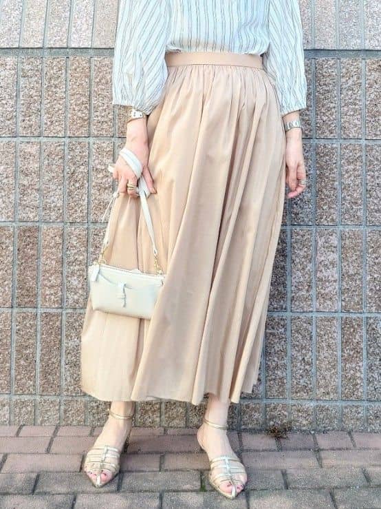 MUTSUKOさんの「UNTITLED｜【手洗い／88cm正方形】エンブレムプリントスカーフ」を使ったコーディネート