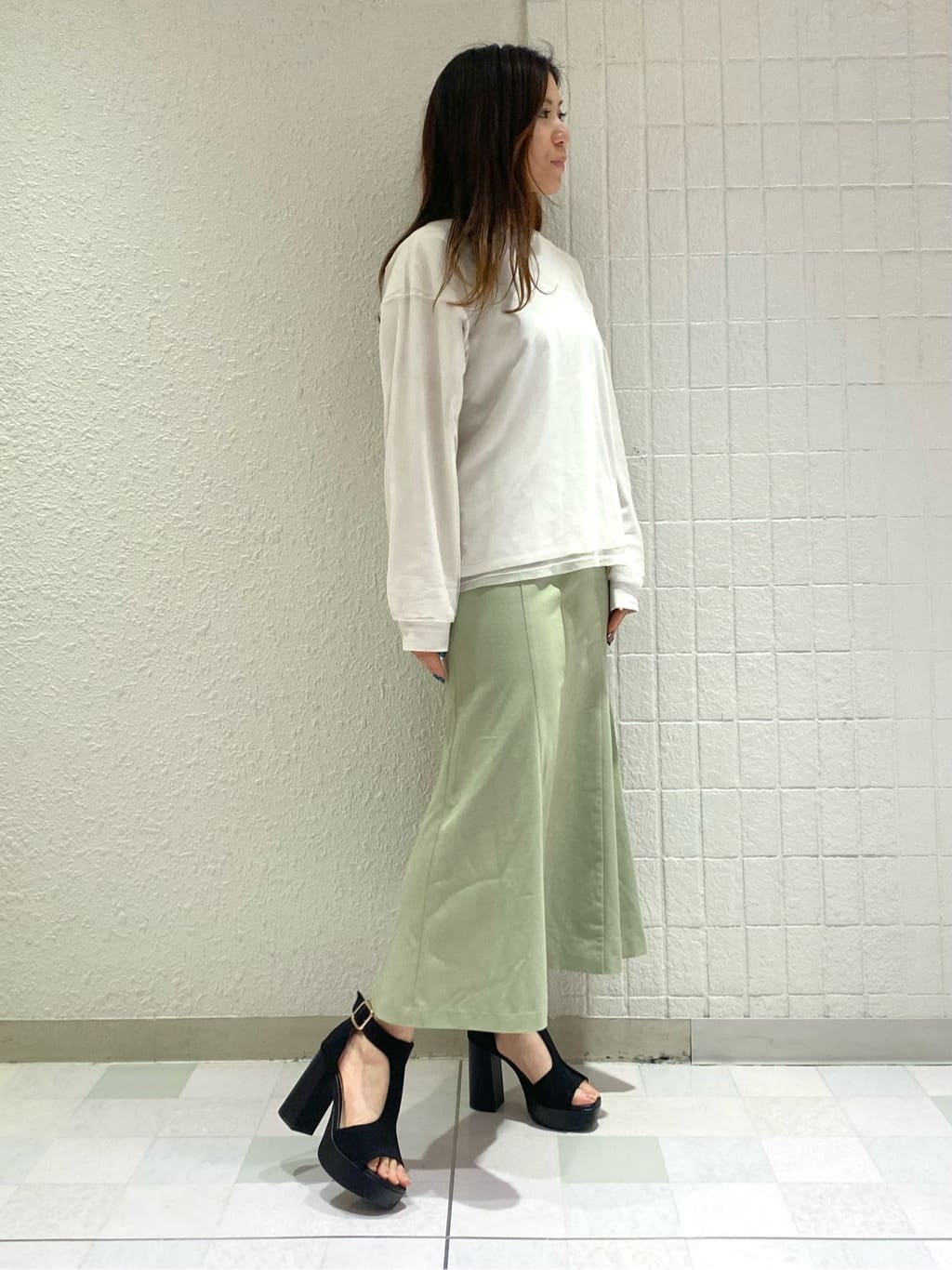 Akiさんの「ESPERANZA｜Tストラップスクエアサンダル 24SS」を使ったコーディネート