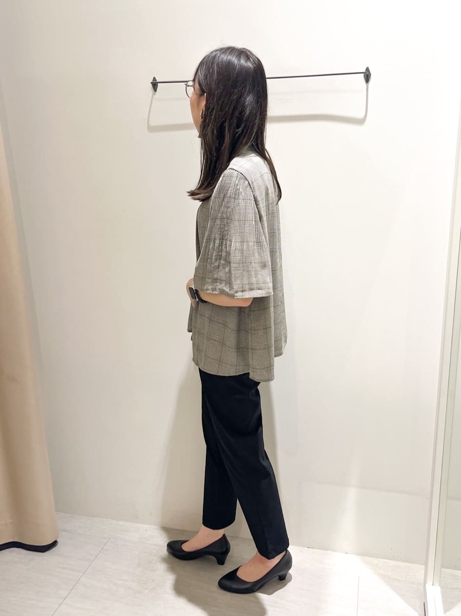 みーちゃんさんの「grove｜【ふわっと心地よい足入れ】やわここち(R)Vカットパンプス」を使ったコーディネート
