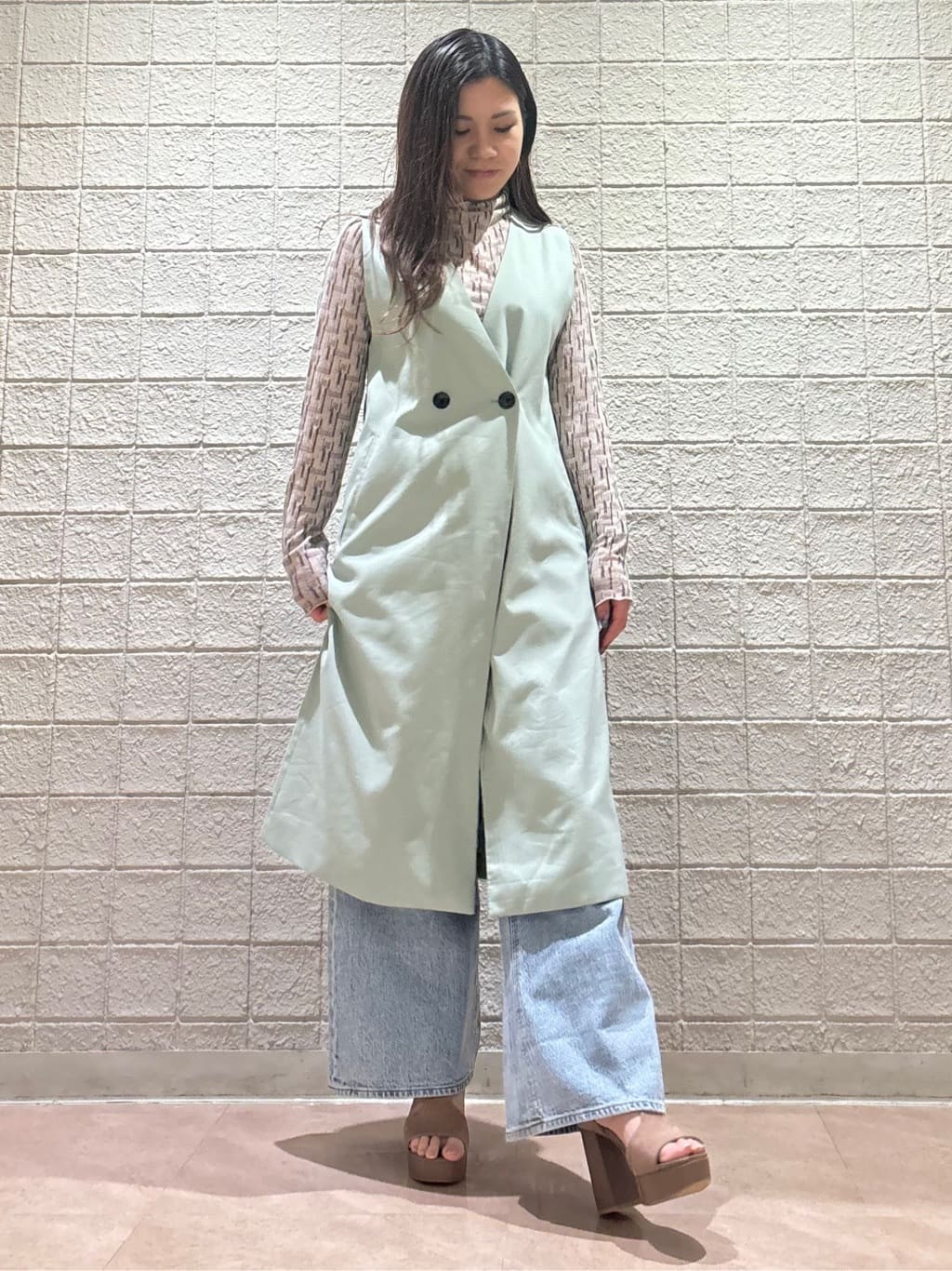 Akiさんの「ESPERANZA｜Tストラップスクエアサンダル 24SS」を使ったコーディネート