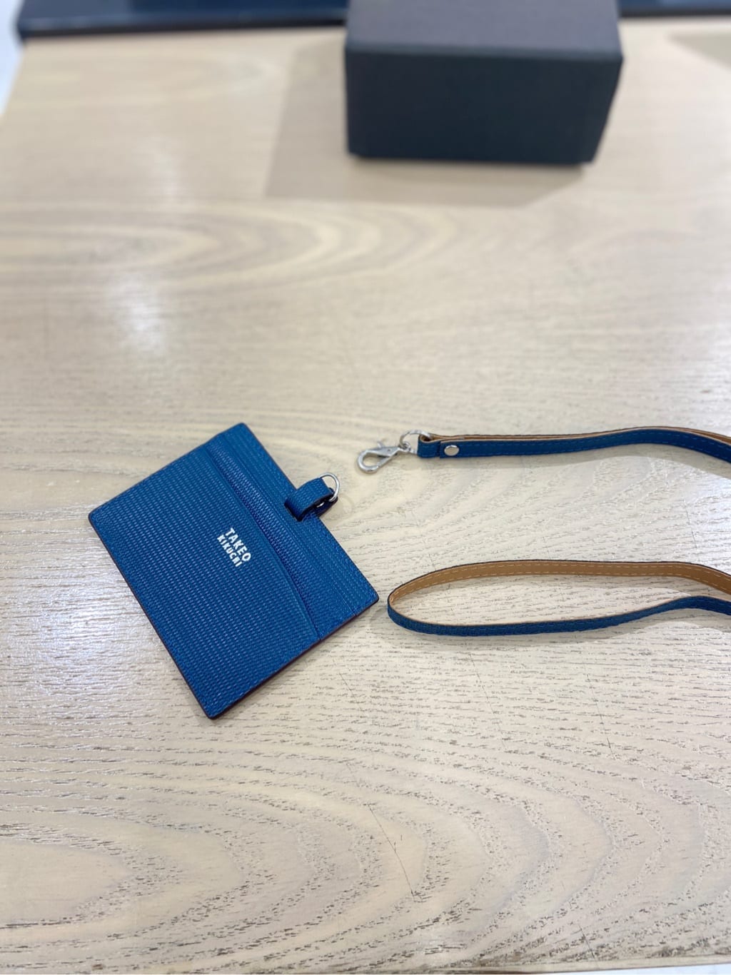 わいずみさんの「TAKEO KIKUCHI｜【ソフト＆ナチュラル】ミニメッシュ レザー IDカードホルダー」を使ったコーディネート