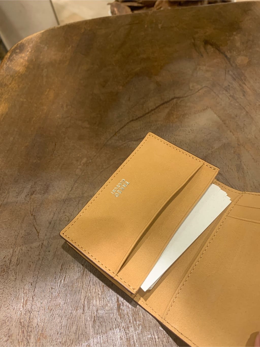 蒲谷祐太さんの「TAKEO KIKUCHI｜【ソフト＆ナチュラル】ミニメッシュ レザー 名刺入れ」を使ったコーディネート