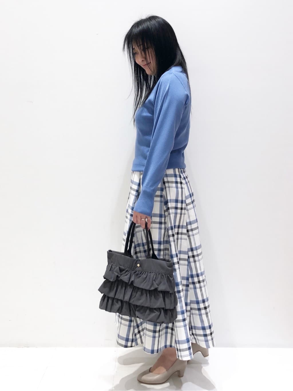 ゅぅさんの「grove｜【ふわっと心地よい足入れ】やわここち(R)Vカットパンプス」を使ったコーディネート