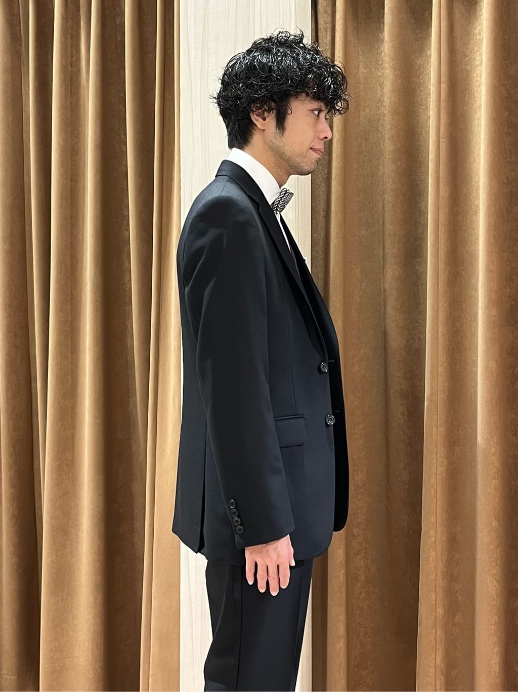URAさんの「TAKEO KIKUCHI｜【Three by Three】シャイニーシャークピンヘッド ベスト / 3ピース対応」を使ったコーディネート