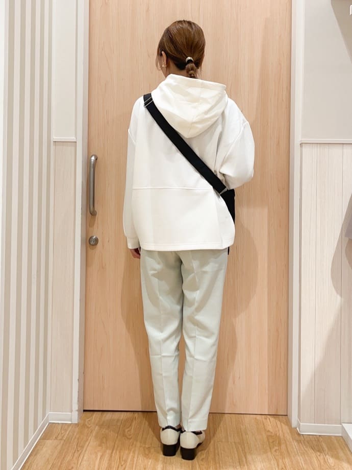natsumiさんの「SHOO･LA･RUE｜【洗える/SS-3L】すっきりキレイにかっこよく 大人のテーパードパンツ」を使ったコーディネート