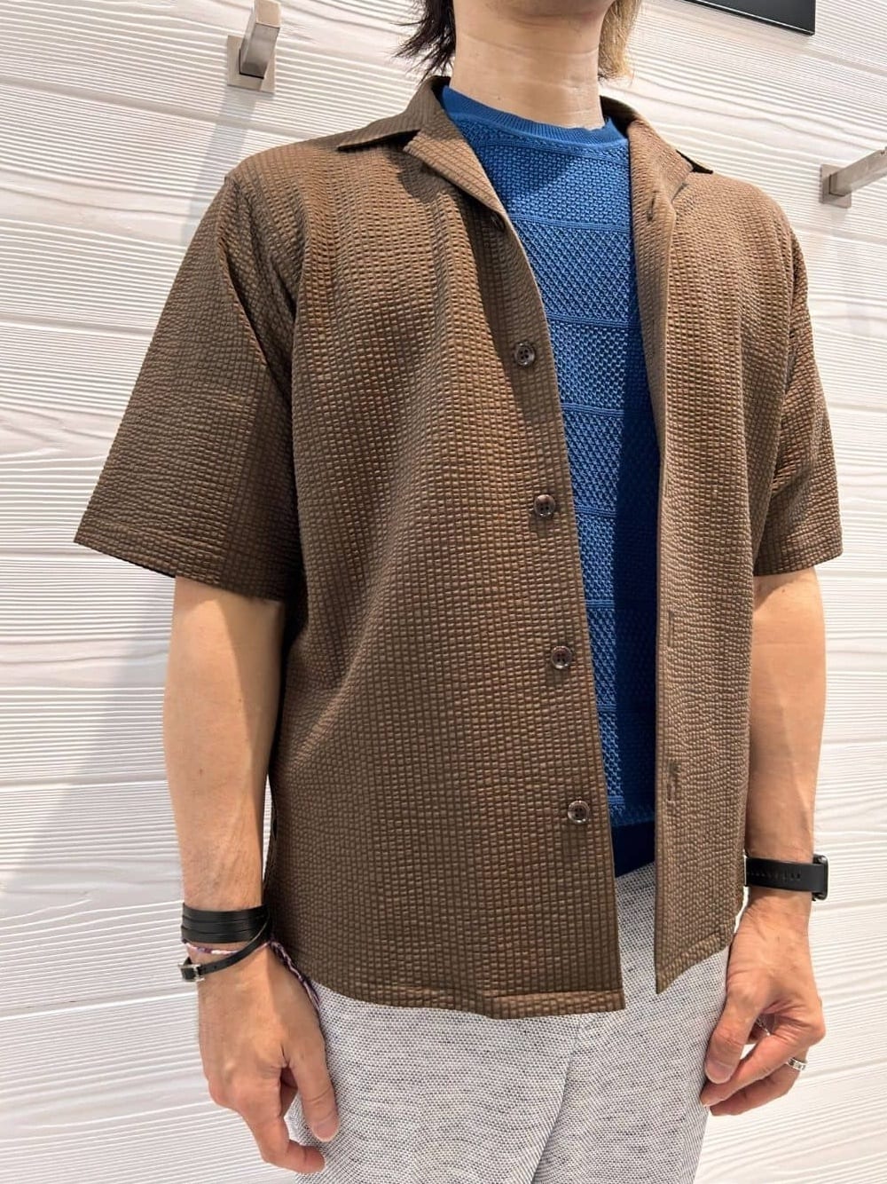 井出恭輔さんの「TAKEO KIKUCHI｜【尾州織】リネンブレンド メッシュパンツ」を使ったコーディネート