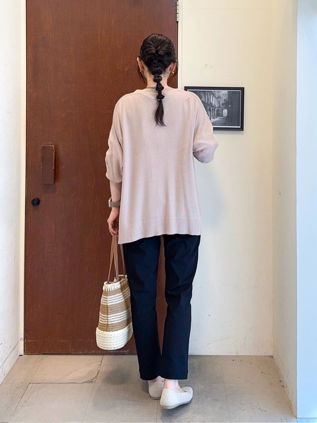 𝐇𝐢𝐫𝐨𝐦𝐢さんの「SHOO･LA･RUE｜【SS-3L/無理せずスリム】 ぐんぐん伸びる イージーテーパードパンツ」を使ったコーディネート