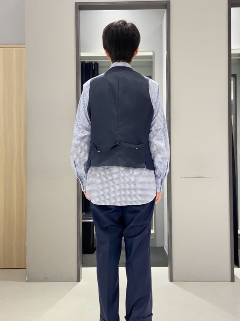 わいずみさんの「TAKEO KIKUCHI｜【Three by Three】シャイニーシャークピンヘッド ベスト / 3ピース対応」を使ったコーディネート
