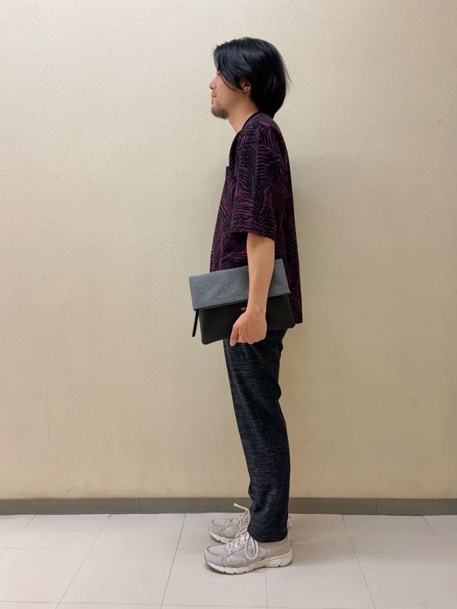 及川さんの「TAKEO KIKUCHI｜【尾州織】リネンブレンド メッシュパンツ」を使ったコーディネート