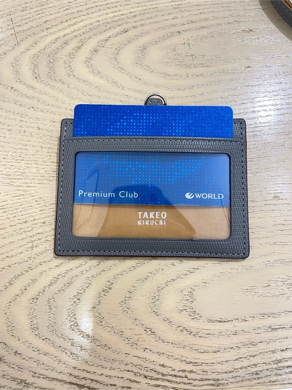 わいずみさんの「TAKEO KIKUCHI｜【ソフト＆ナチュラル】ミニメッシュ レザー IDカードホルダー」を使ったコーディネート