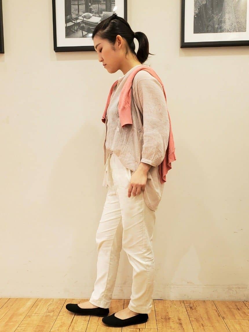 かふぇもか。さんの「SHOO･LA･RUE｜【SS-3L/無理せずスリム】 ぐんぐん伸びる イージーテーパードパンツ」を使ったコーディネート