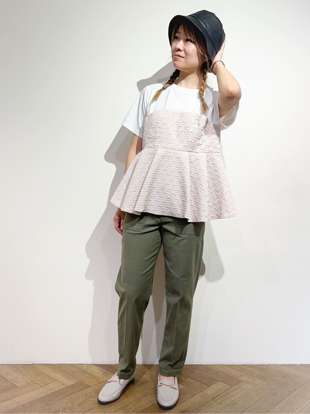 meeさんの「OPAQUE.CLIP｜ストレッチベイカーパンツ／オーガニックコットン混【洗濯機洗い可／ストレッチ】」を使ったコーディネート