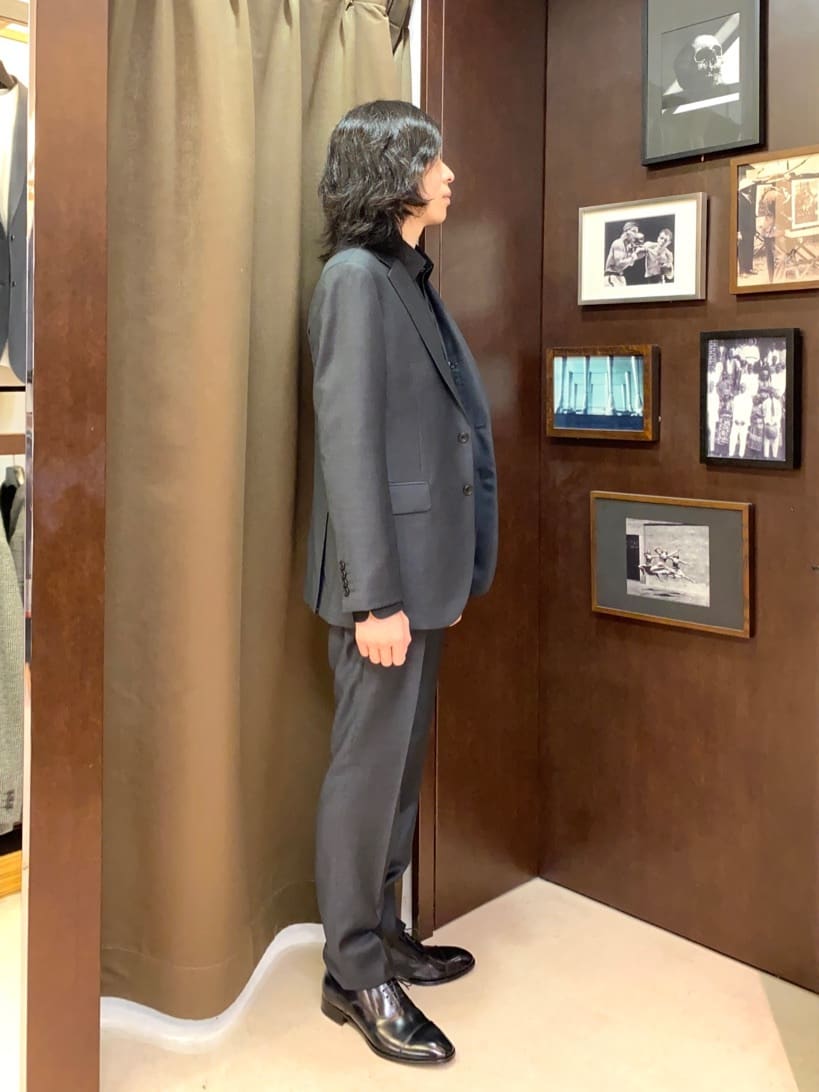 コバヤシさんの「TAKEO KIKUCHI｜【Three by Three】シャイニーシャークピンヘッド スーツ/3ピース対応可」を使ったコーディネート