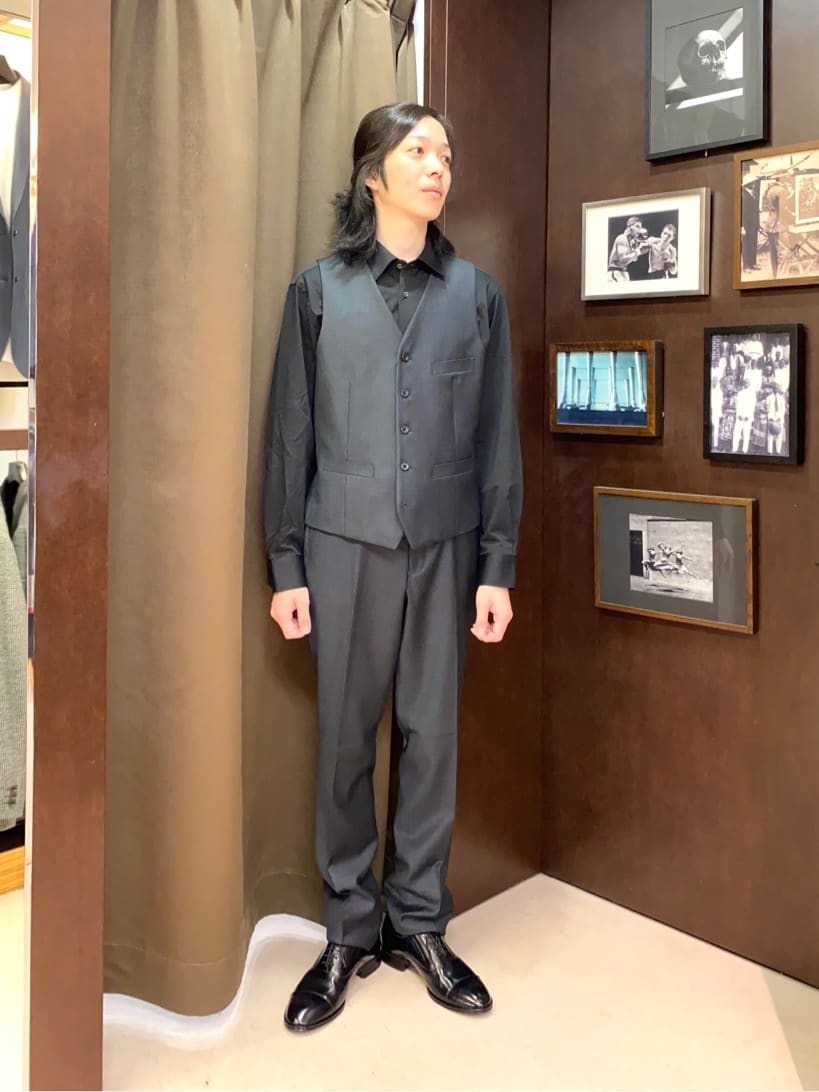 コバヤシさんの「TAKEO KIKUCHI｜【Three by Three】シャイニーシャークピンヘッド スーツ/3ピース対応可」を使ったコーディネート