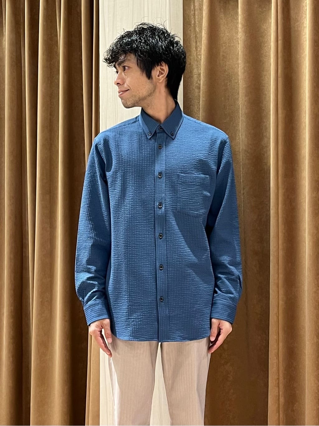 URAさんの「TAKEO KIKUCHI｜【抗菌防臭/シーズンレス】シアサッカー ジャージシャツ」を使ったコーディネート