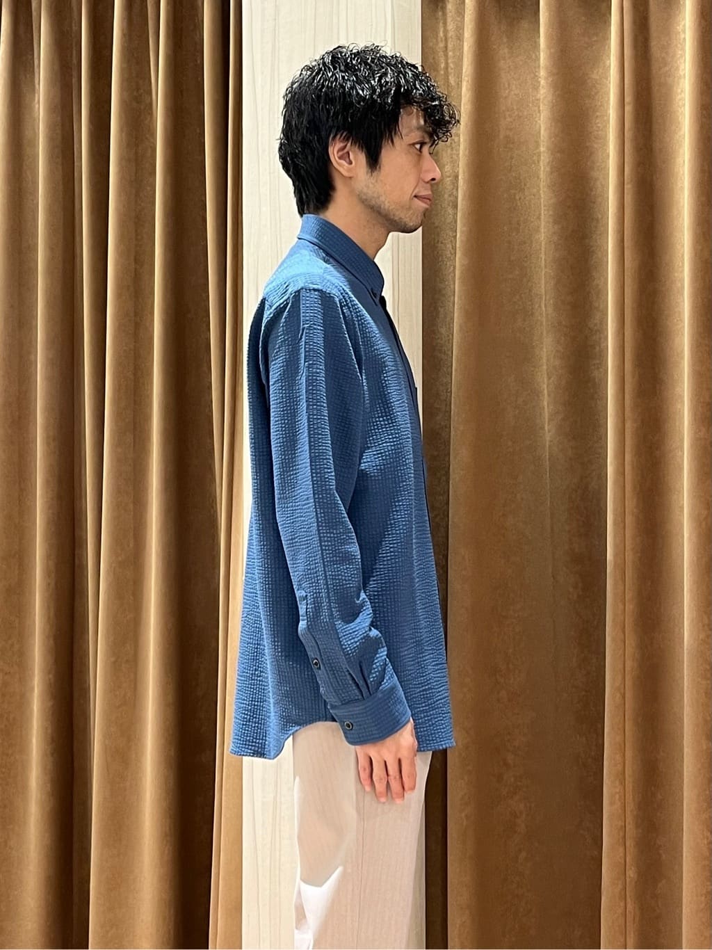 URAさんの「TAKEO KIKUCHI｜【抗菌防臭/シーズンレス】シアサッカー ジャージシャツ」を使ったコーディネート