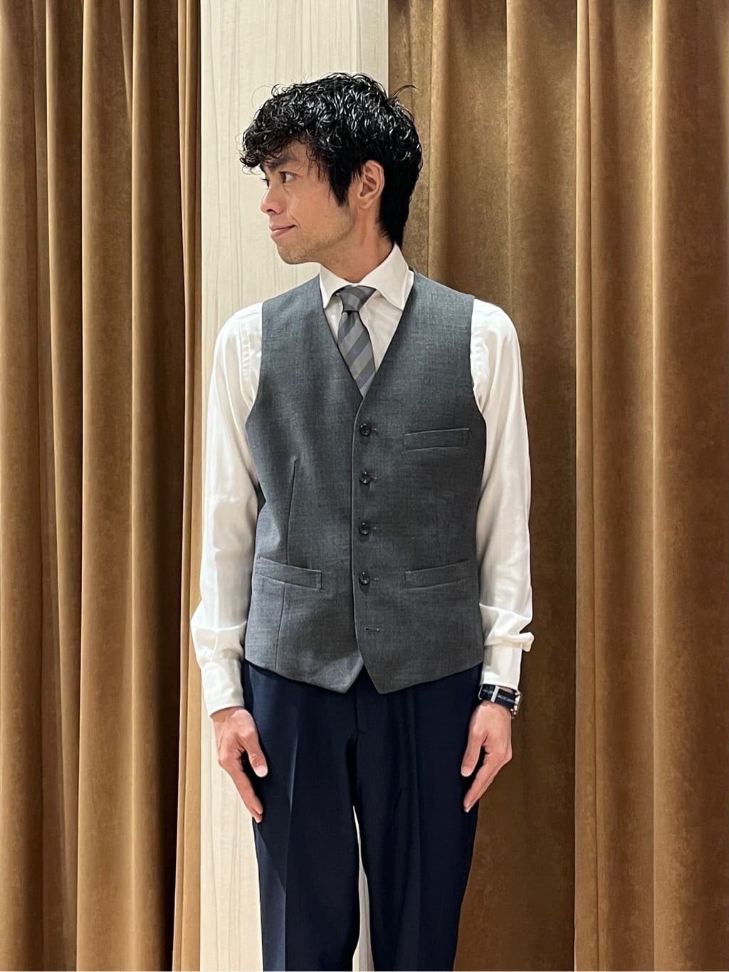 URAさんの「TAKEO KIKUCHI｜【Three by Three】シャイニーシャークピンヘッド スーツ/3ピース対応可」を使ったコーディネート