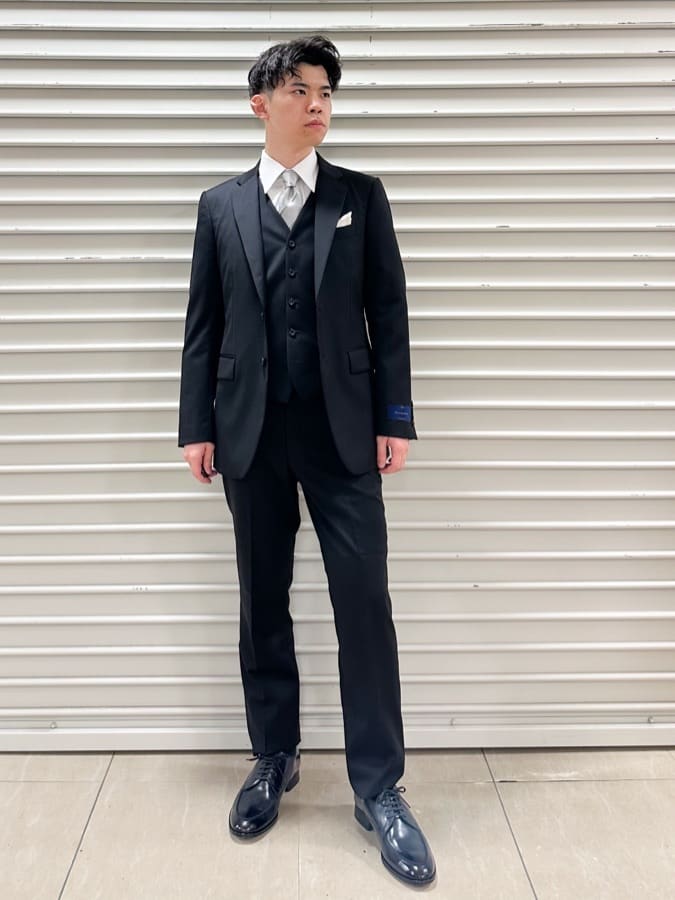 イッシーさんの「TAKEO KIKUCHI｜【冠婚葬祭】無地 サージスーツ/3ピース対応可」を使ったコーディネート