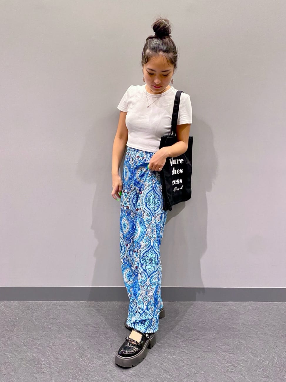 のはらっちょさんの「ESPERANZA｜厚底 リボン付きダブルストラップパンプス」を使ったコーディネート
