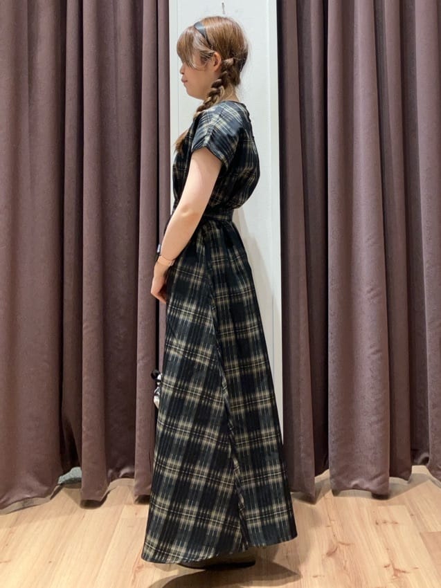 みちゃさんの「grove｜メタルパーツローファーパンプス【晴雨兼用】」を使ったコーディネート
