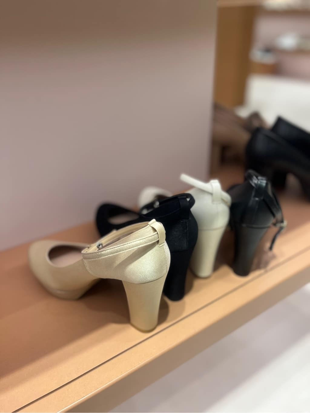 neinaさんの「ESPERANZA｜3WAYチャンキーヒールパンプス」を使ったコーディネート