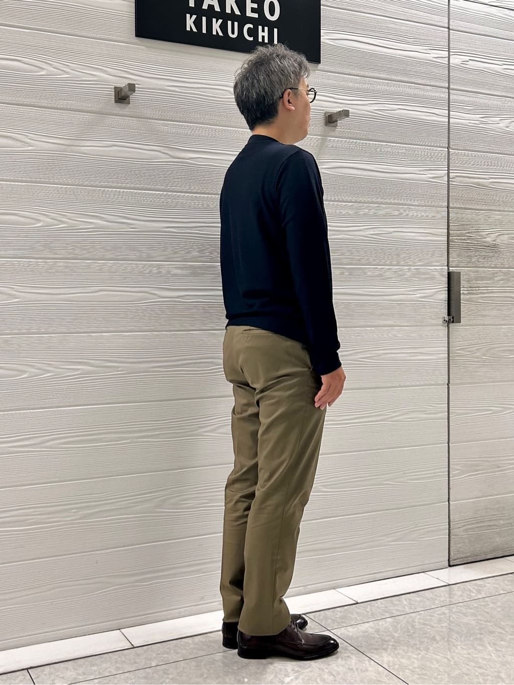 すーさんの「TAKEO KIKUCHI｜【オフィスカジュアル対応】ドレス チノパンツ」を使ったコーディネート