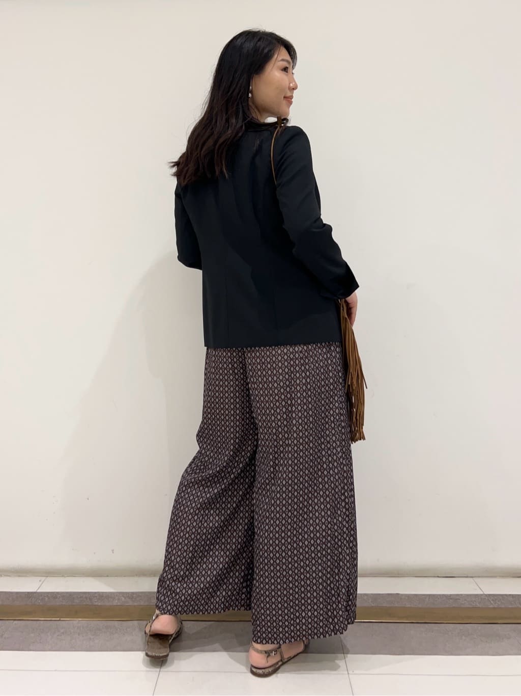 YURIさんの「UNTITLED｜【洗える通勤スーツ】レジェールギャバ　ストレッチカラーレスジャケット」を使ったコーディネート