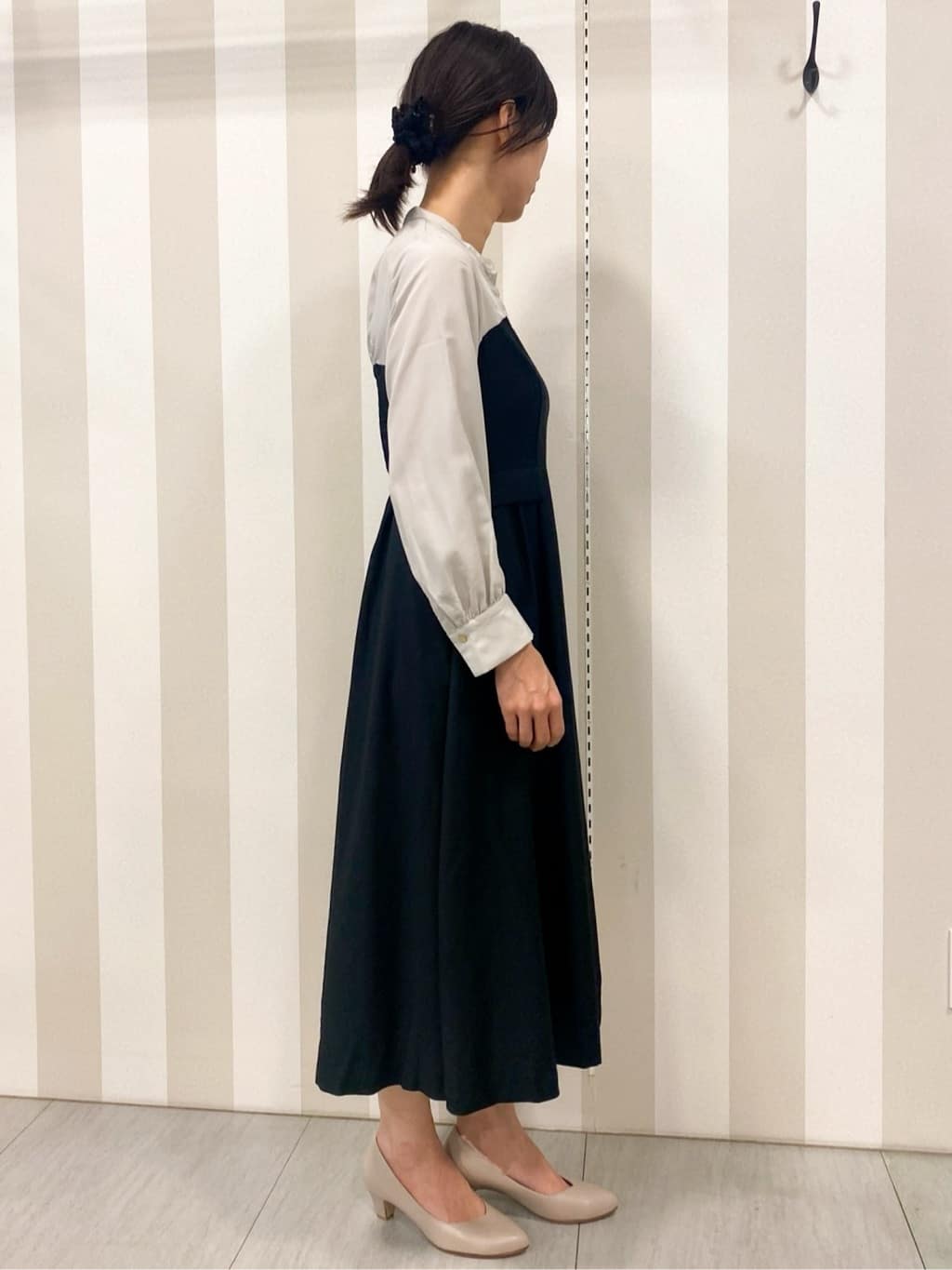 eguchiさんの「grove｜【ふわっと心地よい足入れ】やわここち(R)Vカットパンプス」を使ったコーディネート