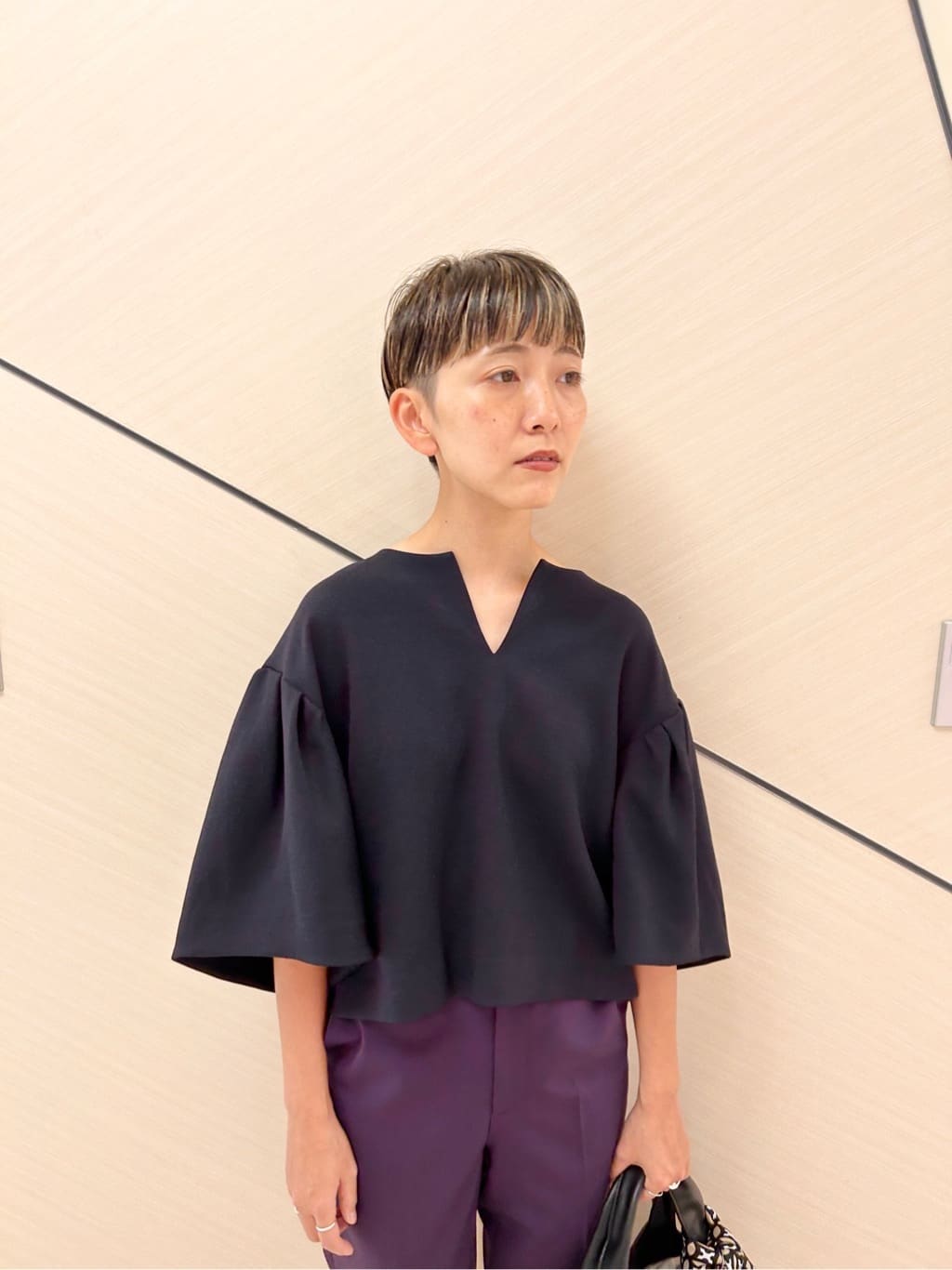 OCHIAIさんの「DRESSTERIOR｜オーバーラップサークルシルクスカーフ」を使ったコーディネート