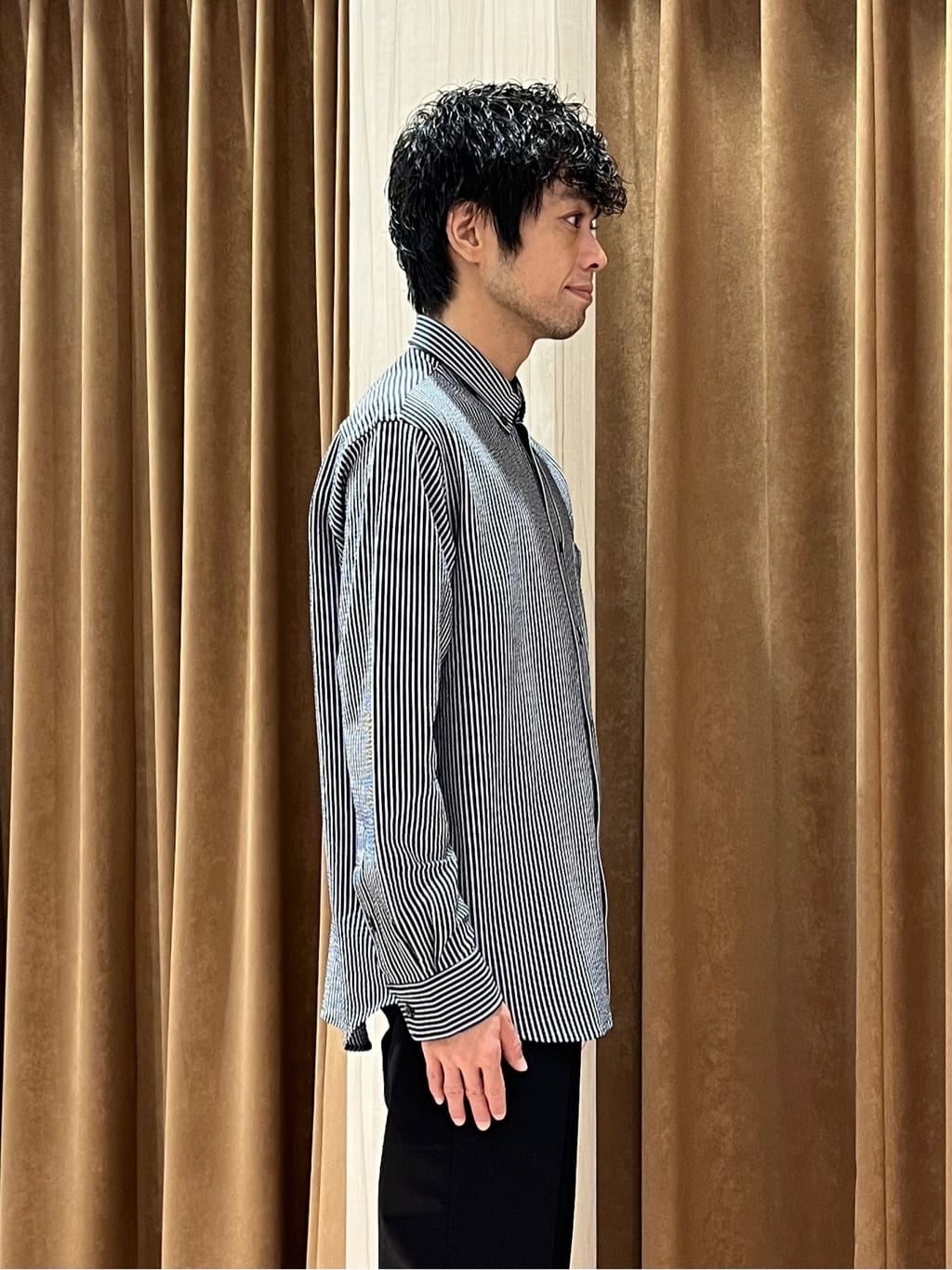 URAさんの「TAKEO KIKUCHI｜【抗菌防臭/シーズンレス】シアサッカー ジャージシャツ」を使ったコーディネート