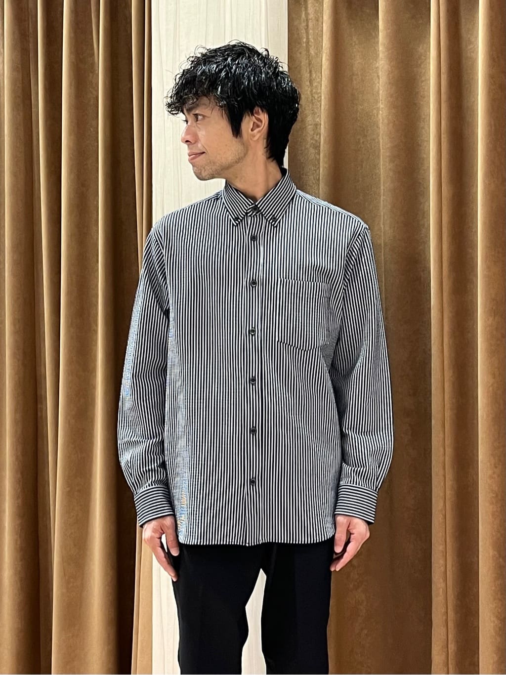 URAさんの「TAKEO KIKUCHI｜【抗菌防臭/シーズンレス】シアサッカー ジャージシャツ」を使ったコーディネート