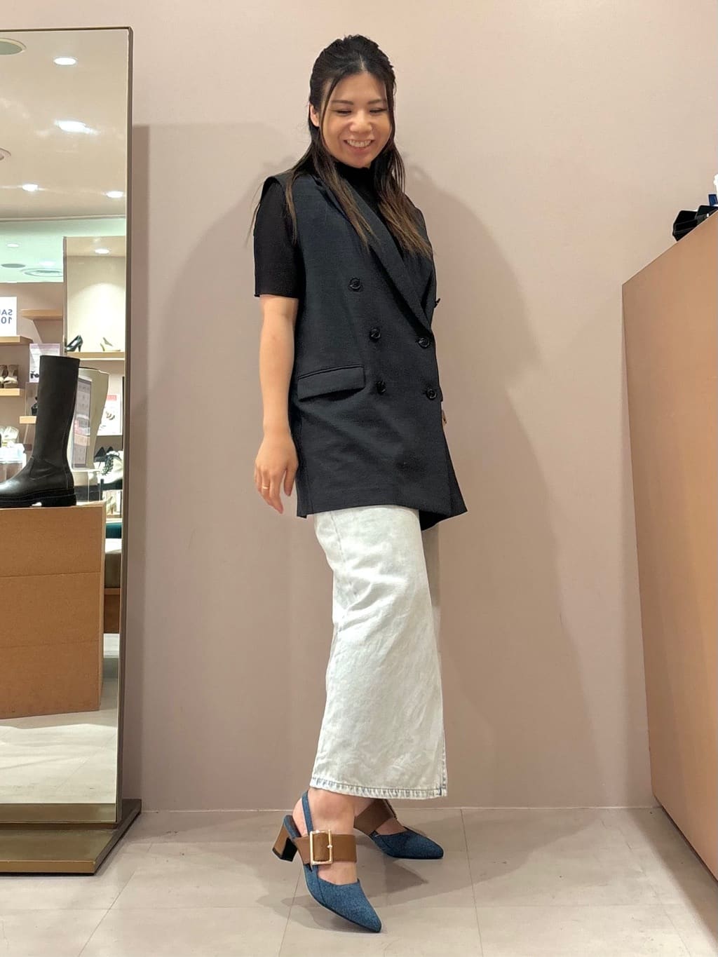 Akiさんの「ESPERANZA｜バックルベルトバックストラップパンプス」を使ったコーディネート