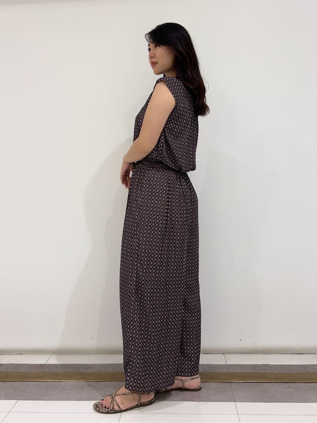 YURIさんの「UNTITLED｜【洗える通勤スーツ】レジェールギャバ　ストレッチカラーレスジャケット」を使ったコーディネート