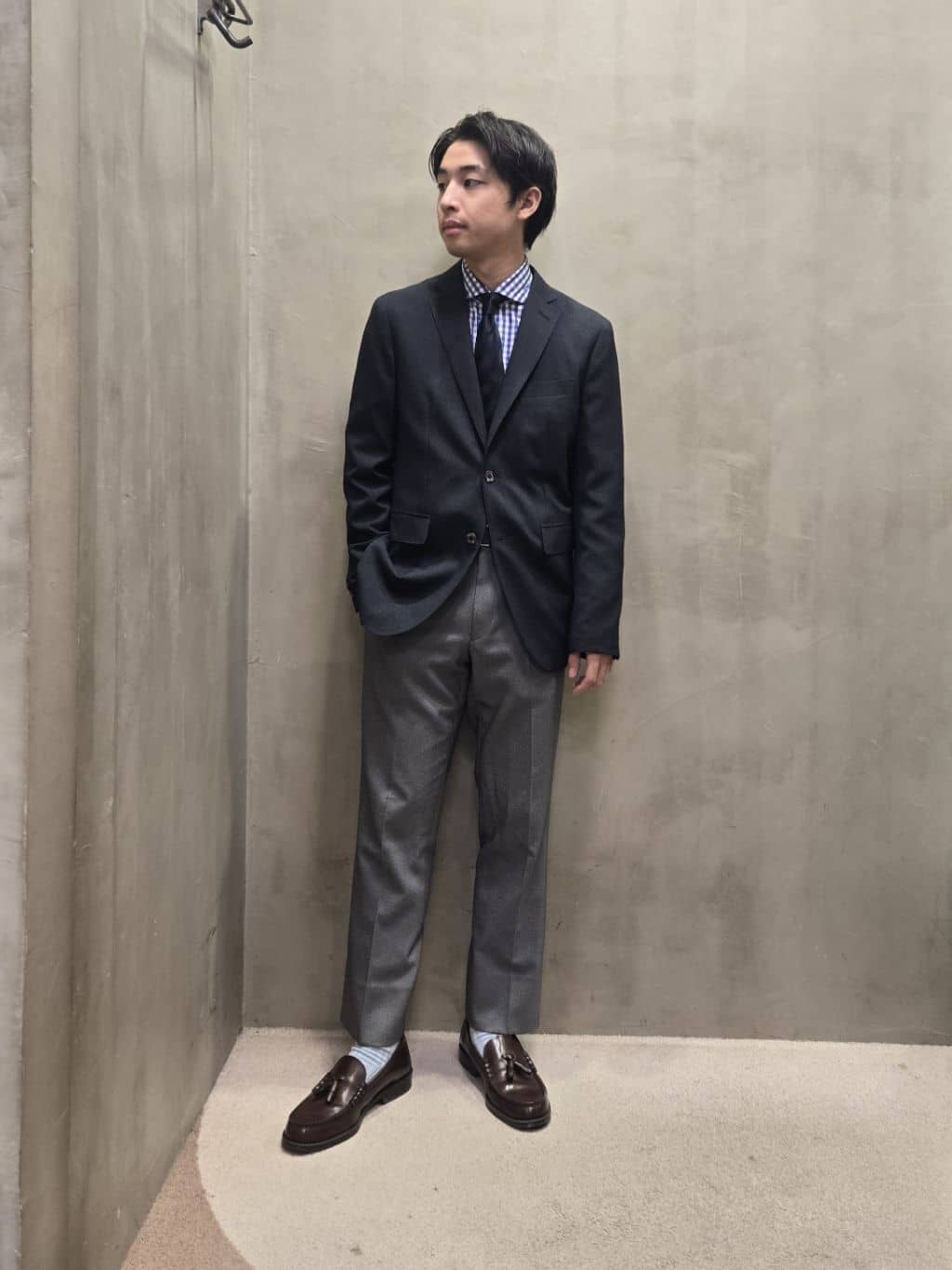 白木駆さんの「TAKEO KIKUCHI｜【Made in JAPAN】TANGOストライプ ネクタイ」を使ったコーディネート