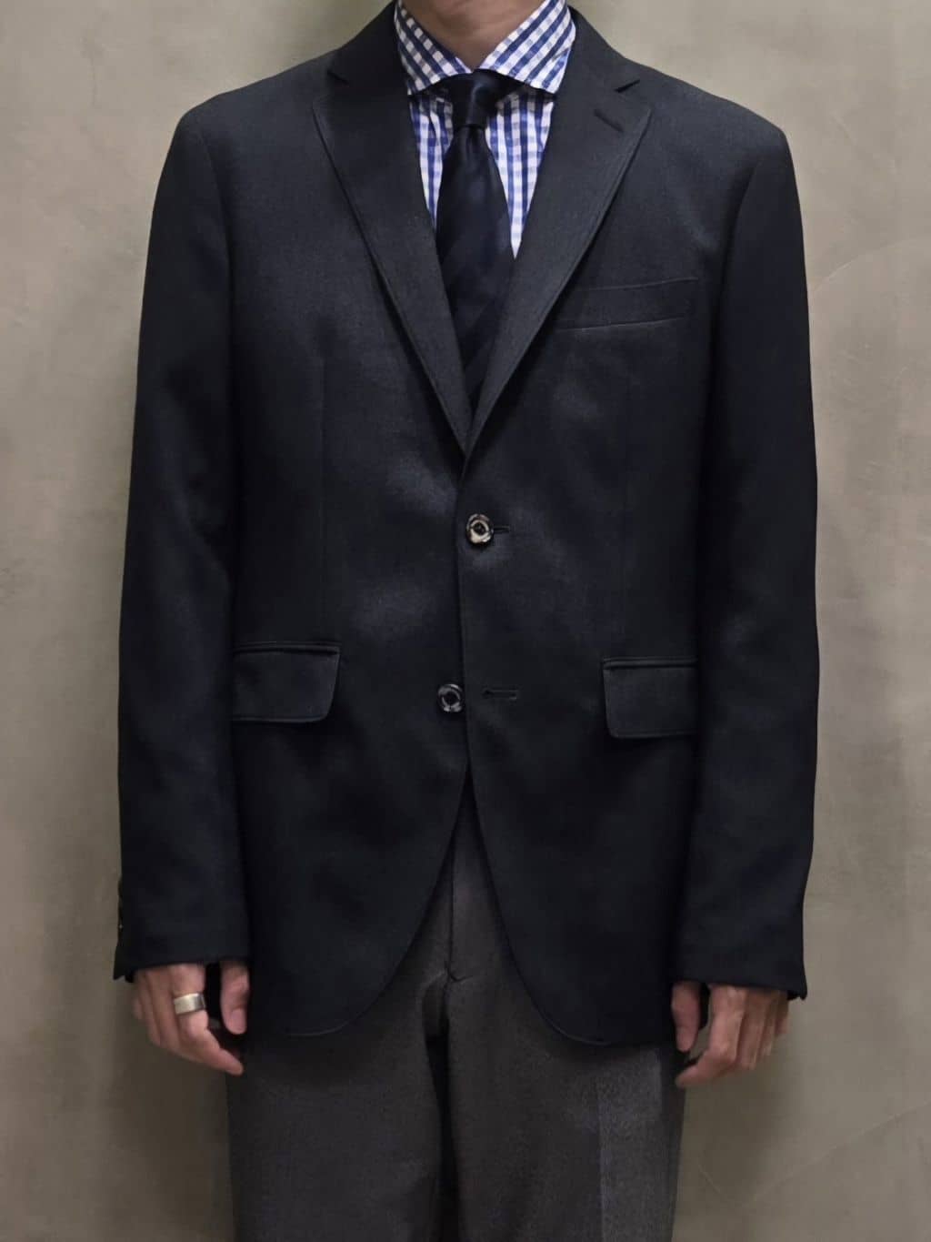 白木駆さんの「TAKEO KIKUCHI｜【Made in JAPAN】TANGOストライプ ネクタイ」を使ったコーディネート
