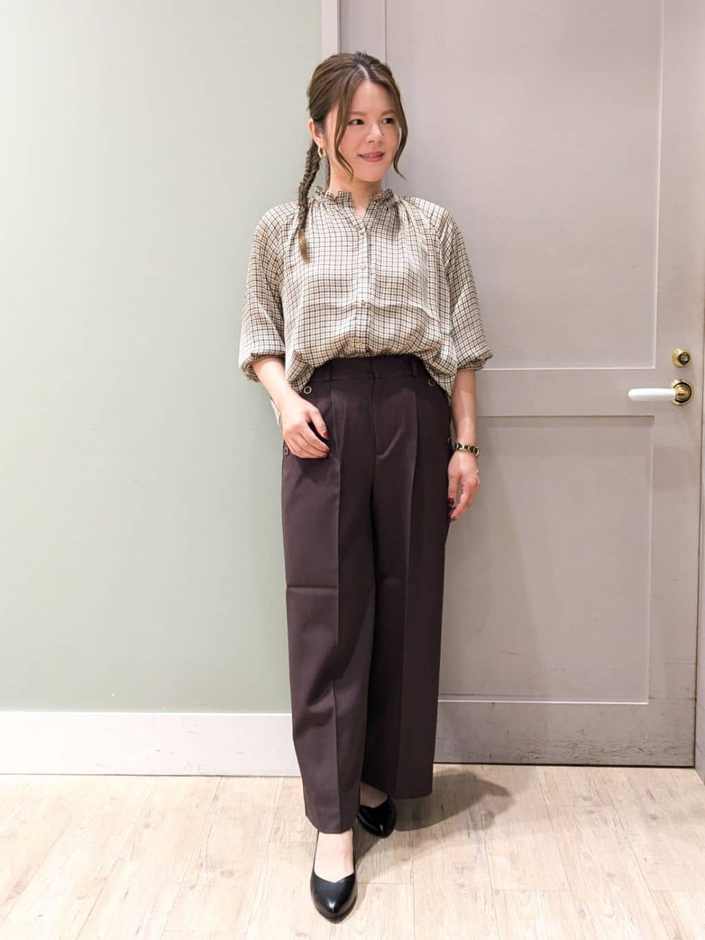kuwawaさんの「grove｜【ふわっと心地よい足入れ】やわここち(R)Vカットパンプス」を使ったコーディネート