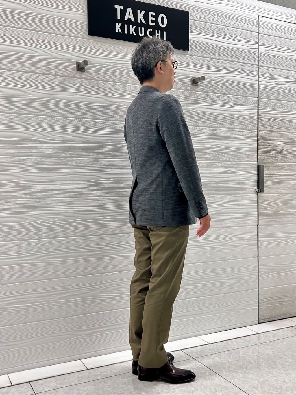 すーさんの「TAKEO KIKUCHI｜【オフィスカジュアル対応】ドレス チノパンツ」を使ったコーディネート