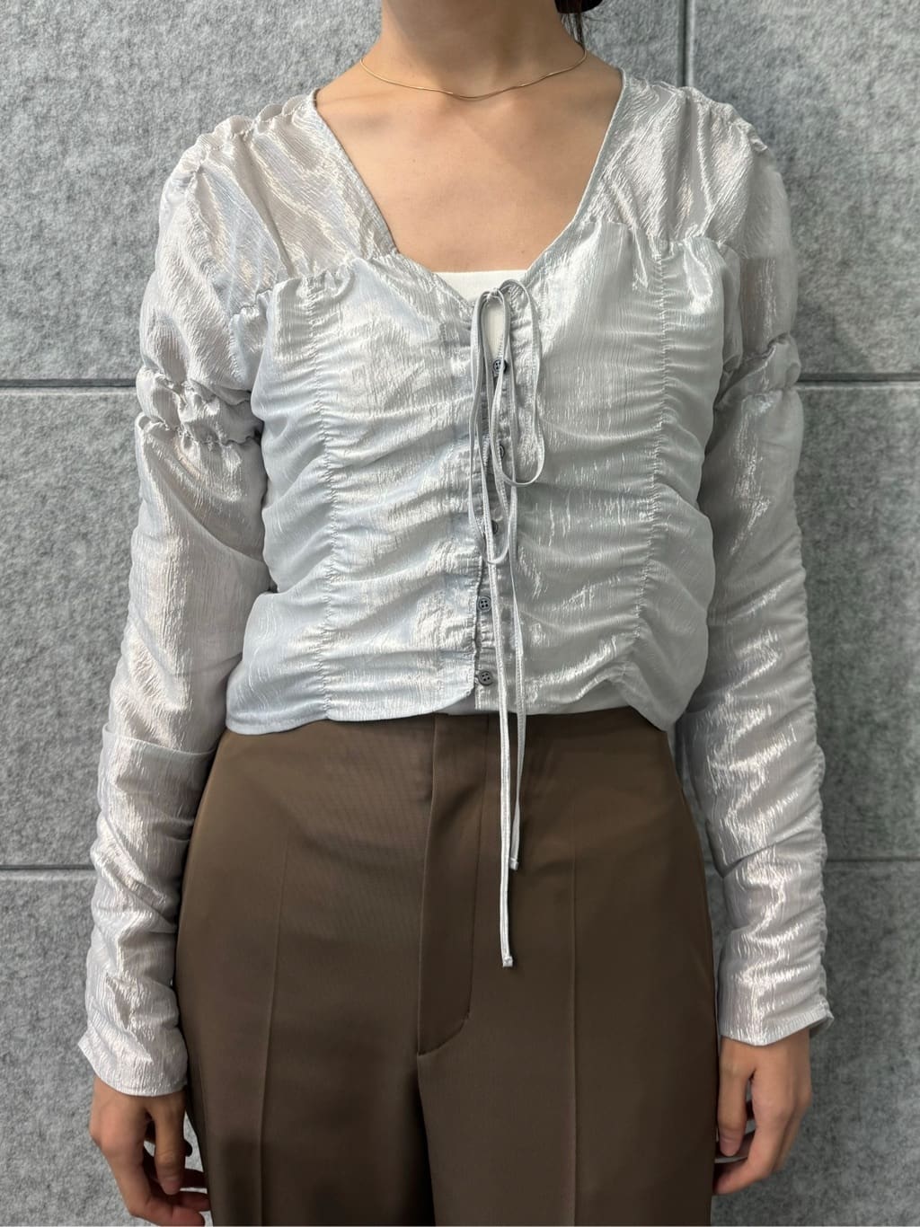 uchi__yamaさんの「CODE A｜gathered shiny blouse」を使ったコーディネート