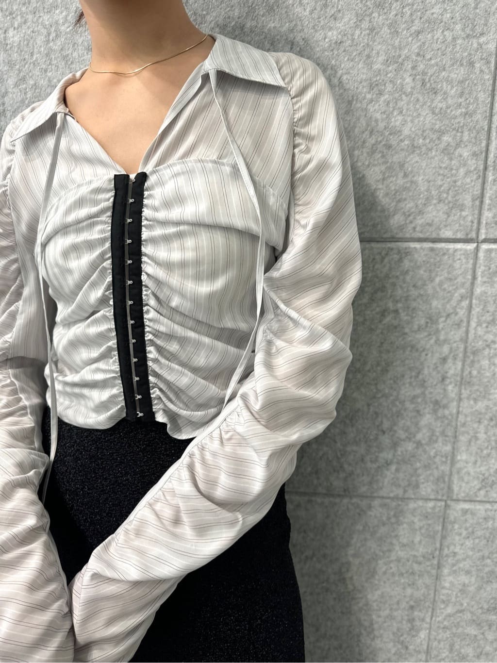 uchi__yamaさんの「CODE A｜lame skirt」を使ったコーディネート