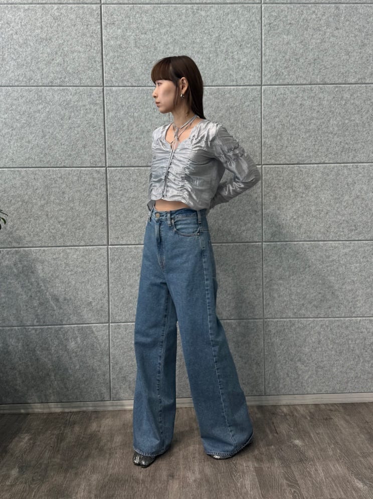 designer yukaさんの「CODE A｜gathered shiny blouse」を使ったコーディネート