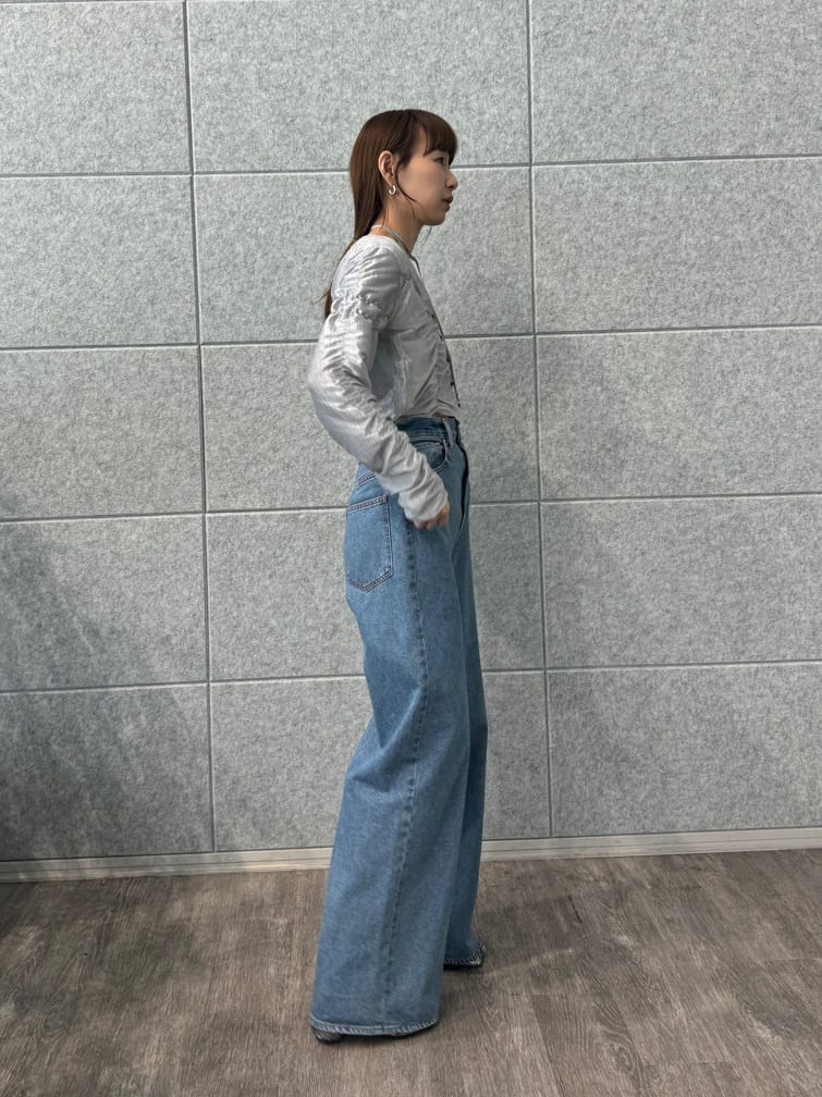 designer yukaさんの「CODE A｜gathered shiny blouse」を使ったコーディネート