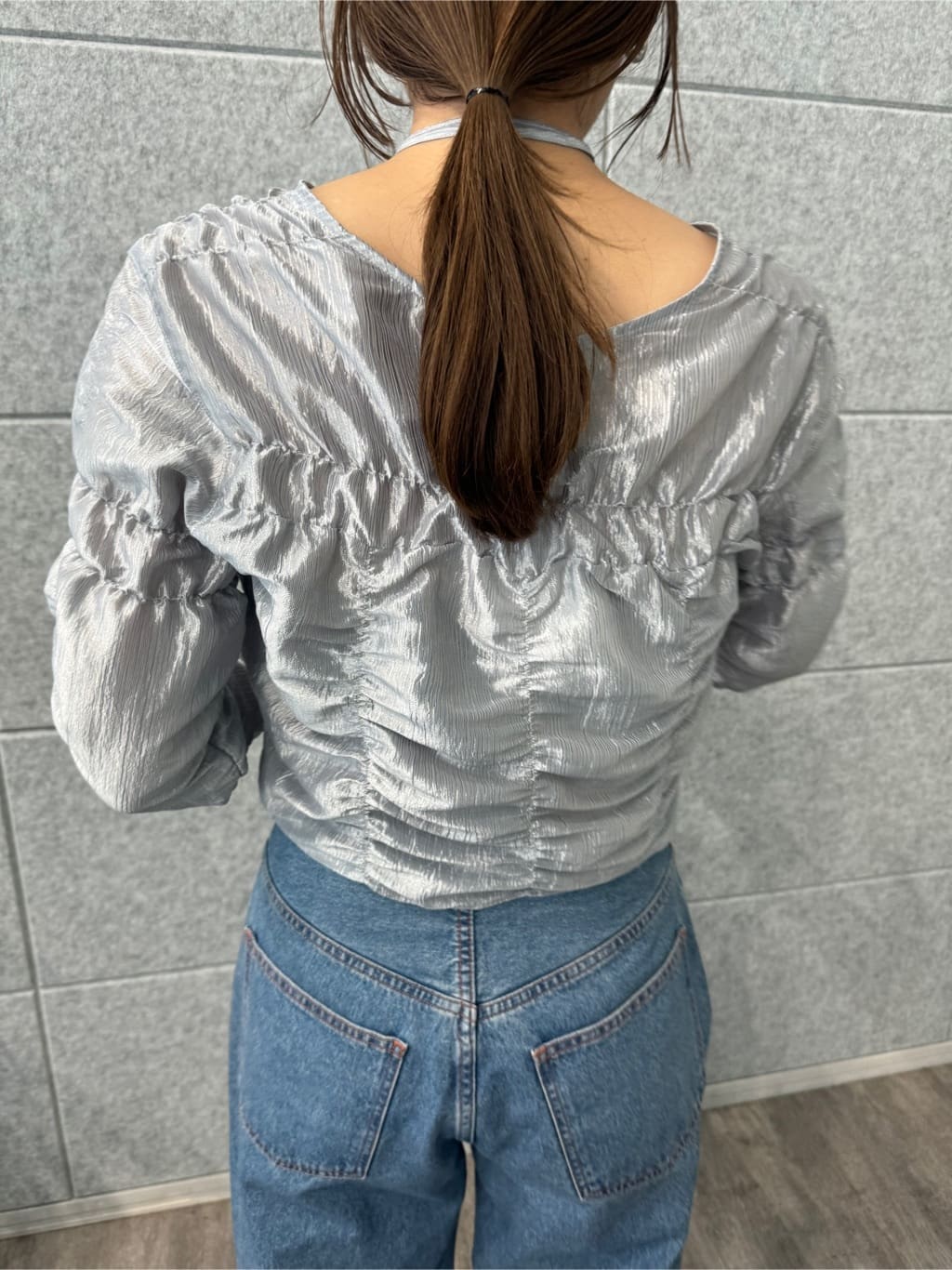 designer yukaさんの「CODE A｜gathered shiny blouse」を使ったコーディネート