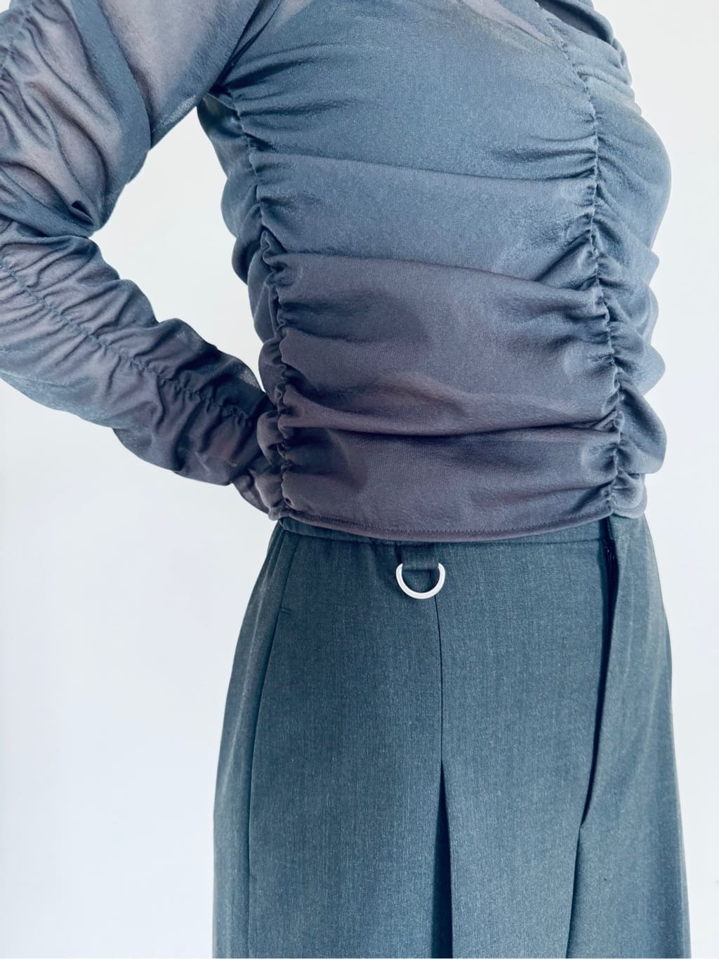 designer yukaさんの「CODE A｜sheer gathered jersey top」を使ったコーディネート