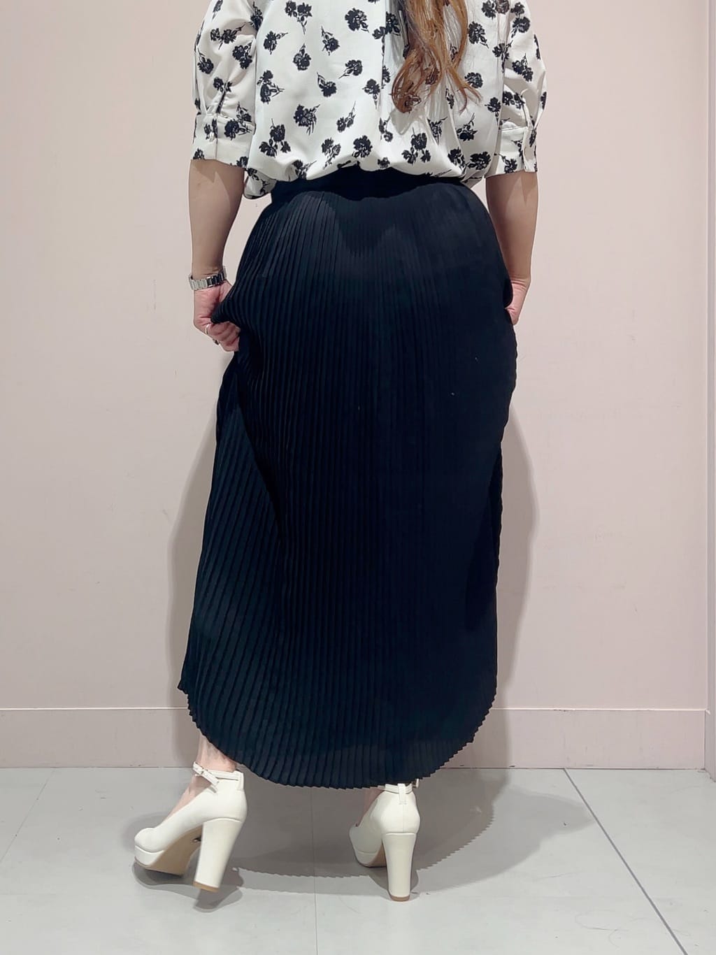 りえさんの「ESPERANZA｜3WAYチャンキーヒールパンプス」を使ったコーディネート