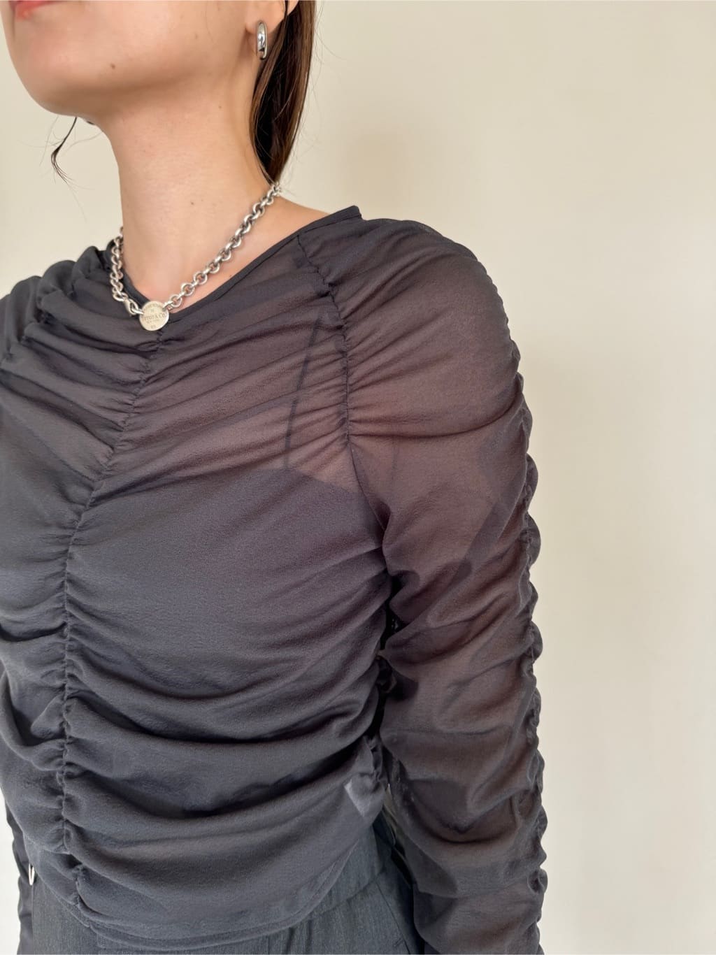 designer yukaさんの「CODE A｜sheer gathered jersey top」を使ったコーディネート