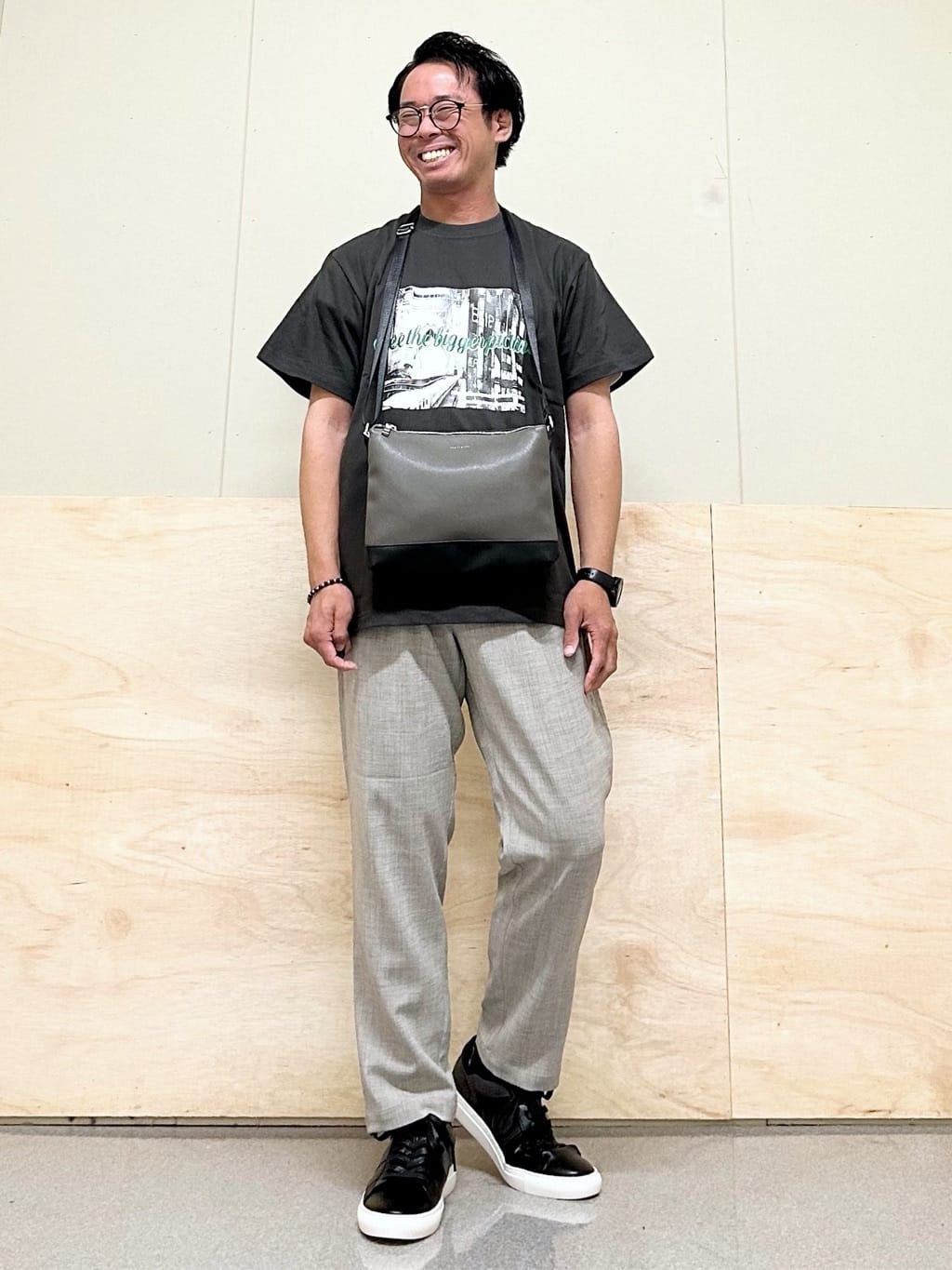 KENJI Iさんの「THE SHOP TK｜サフィアーノミニサコッシュ」を使ったコーディネート